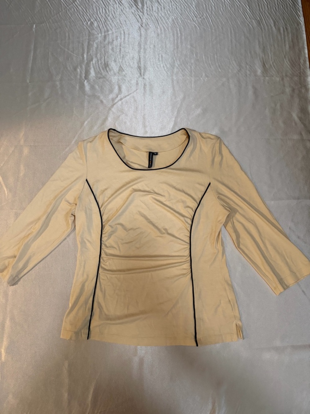 Isisport Women's 3/4 Sleeve Ruched Front Top Cream Size M